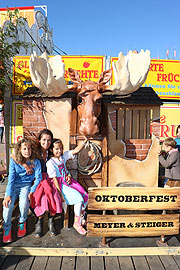 Wildwasserbahn Meyer-Steiger auf dem Oktoberfest 2019 in der Schaustellerstrasse